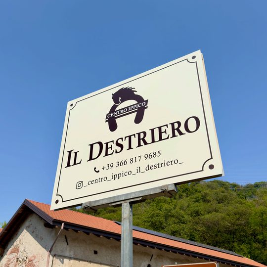 Dalla vecchia insegna alla nuova: un restyling per valorizzare a pieno la tua attività! 🤩